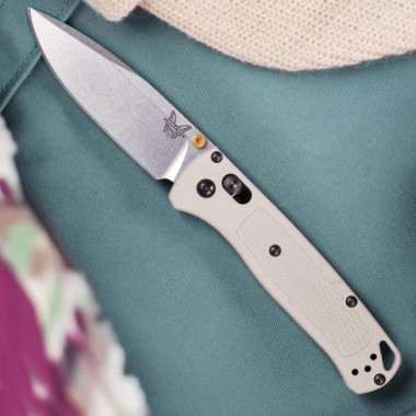 Нож складной BENCHMADE Bugout, Grivory Tan, S30V клинок P 8,2 см