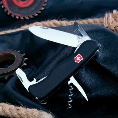 Нож перочинный Victorinox Picknicker (0.8353.3) 111 мм 11 функций черный 