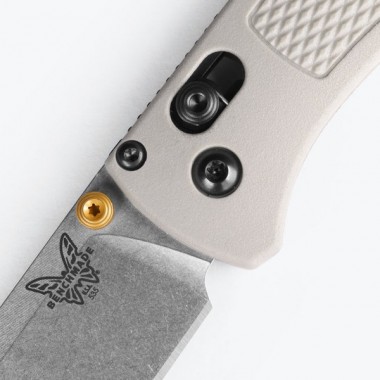 Нож складной BENCHMADE Bugout, Grivory Tan, S30V клинок P 8,2 см